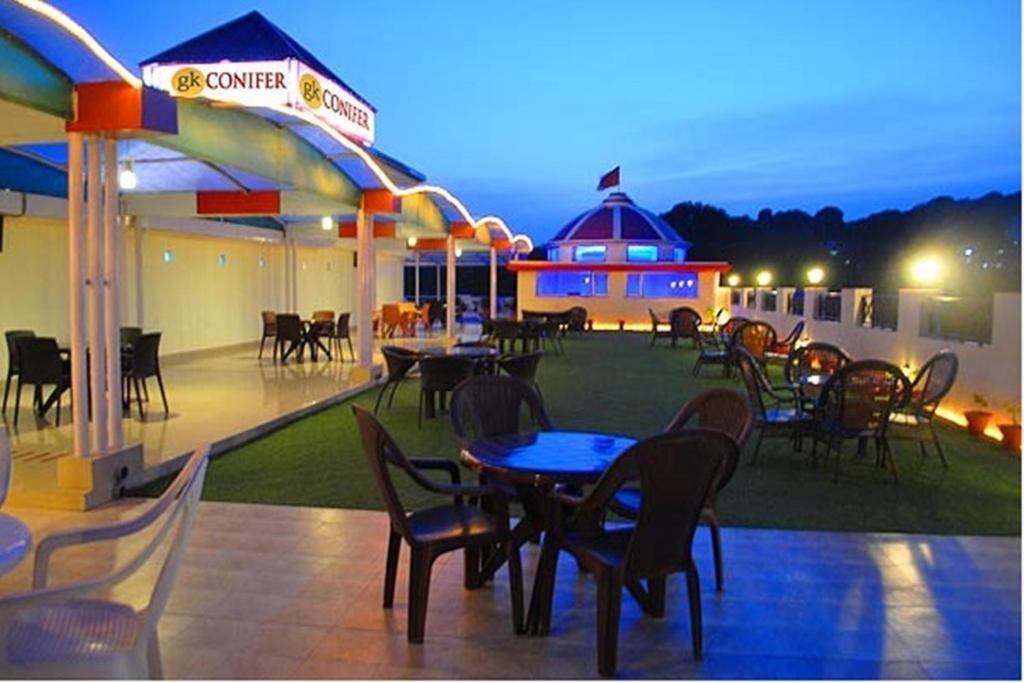 Hotel Treebo Trend Gk Conifer Dharamshala Exterior foto